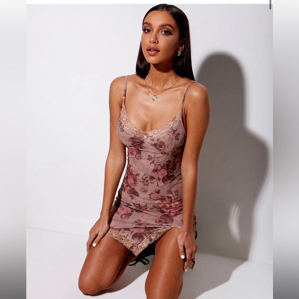 COTI BODYCON DRESS IN MESH PEACH BLOOM WITH NUDE LACE